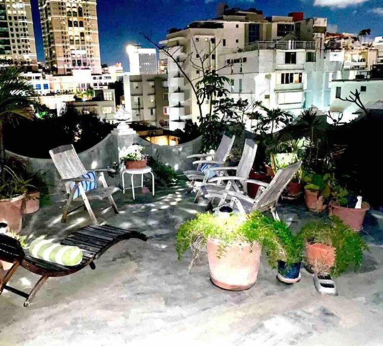 Fresh Tropical Colonial Style Walk-Up- Rooftop Terrace- Beach View Сан Хуан Екстериор снимка